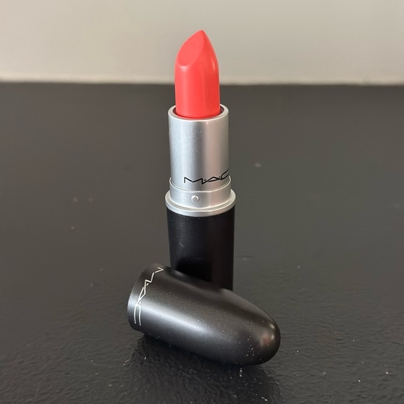 BNIB - MAC Cosmetics Amplified Creme Lipstick - Watch Me Simmer - Discontinued - Picture 3 of 5